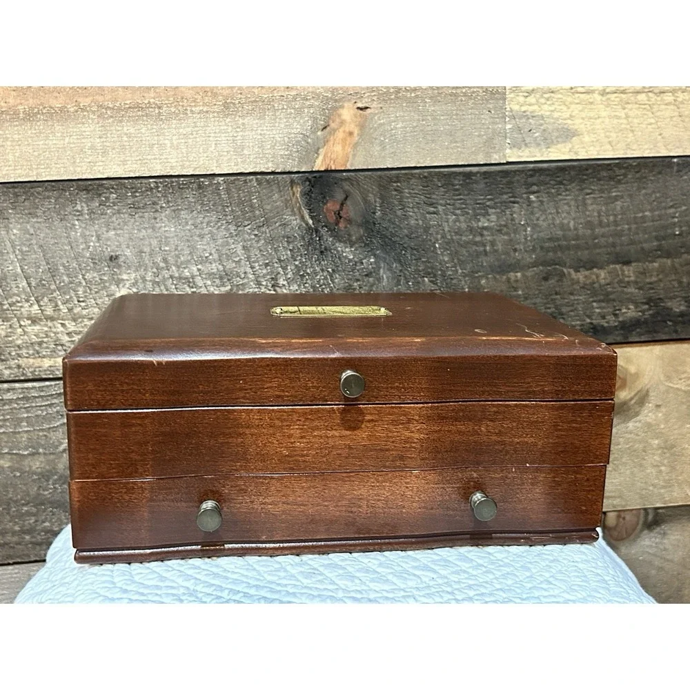VTG MAHOGANY (?) JEWELRY BOX W/REMOVABLE TRAY & Yellow LINING